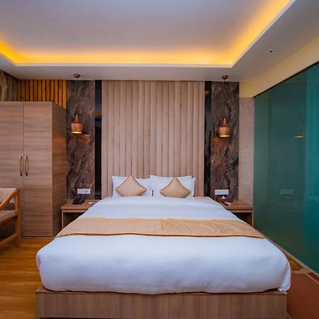 Temple Himalaya Hotel & Spa Pokhara Bagian luar foto