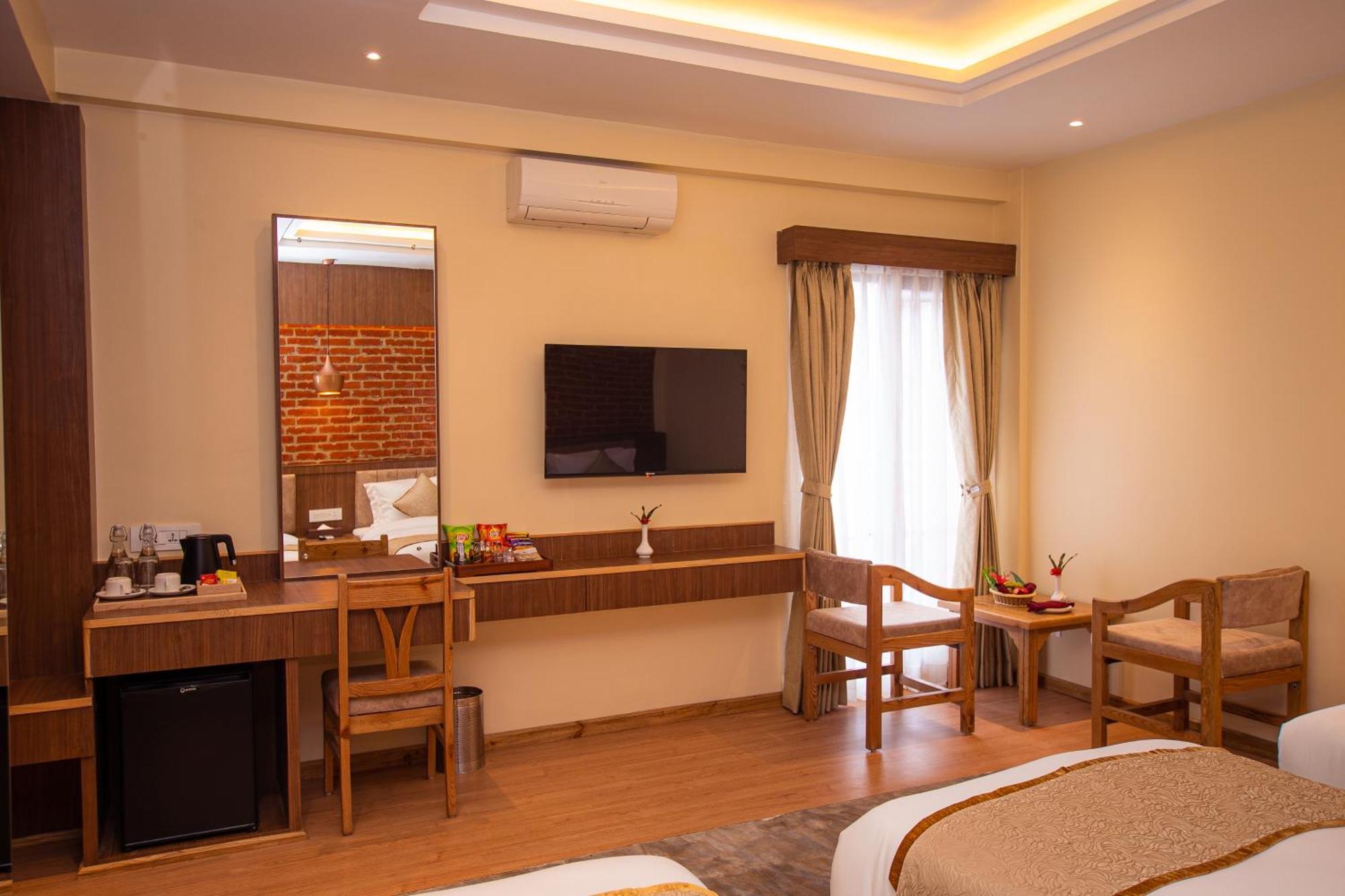 Temple Himalaya Hotel & Spa Pokhara Bagian luar foto