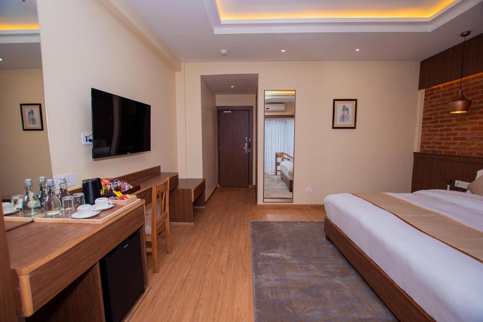 Temple Himalaya Hotel & Spa Pokhara Bagian luar foto
