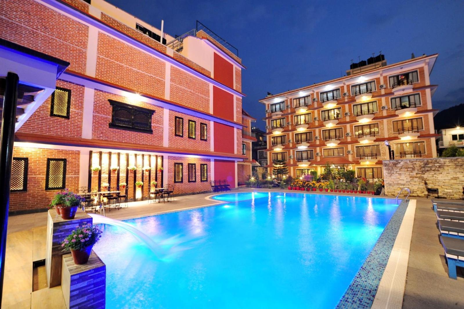 Temple Himalaya Hotel & Spa Pokhara Bagian luar foto