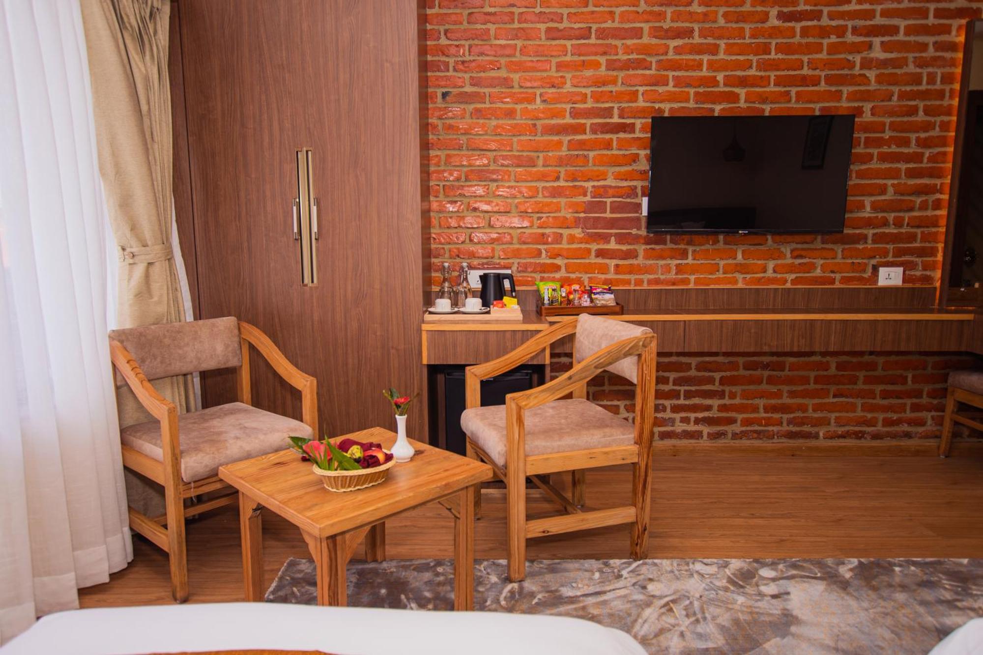 Temple Himalaya Hotel & Spa Pokhara Bagian luar foto