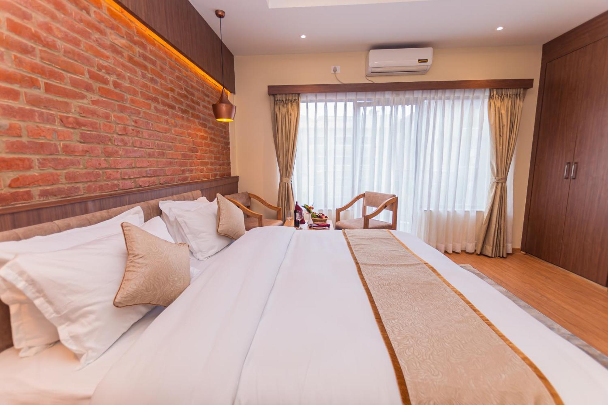 Temple Himalaya Hotel & Spa Pokhara Bagian luar foto