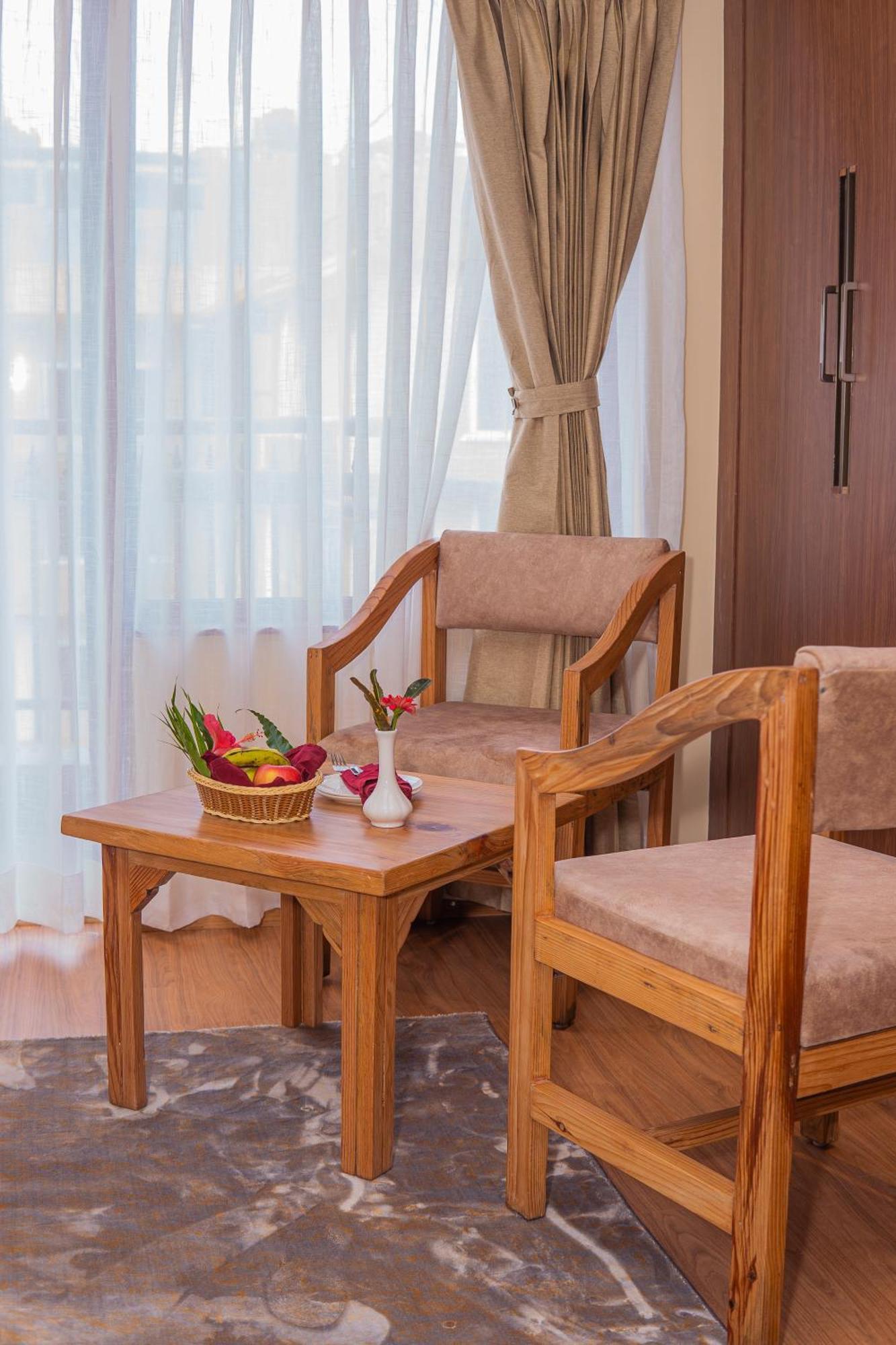 Temple Himalaya Hotel & Spa Pokhara Bagian luar foto