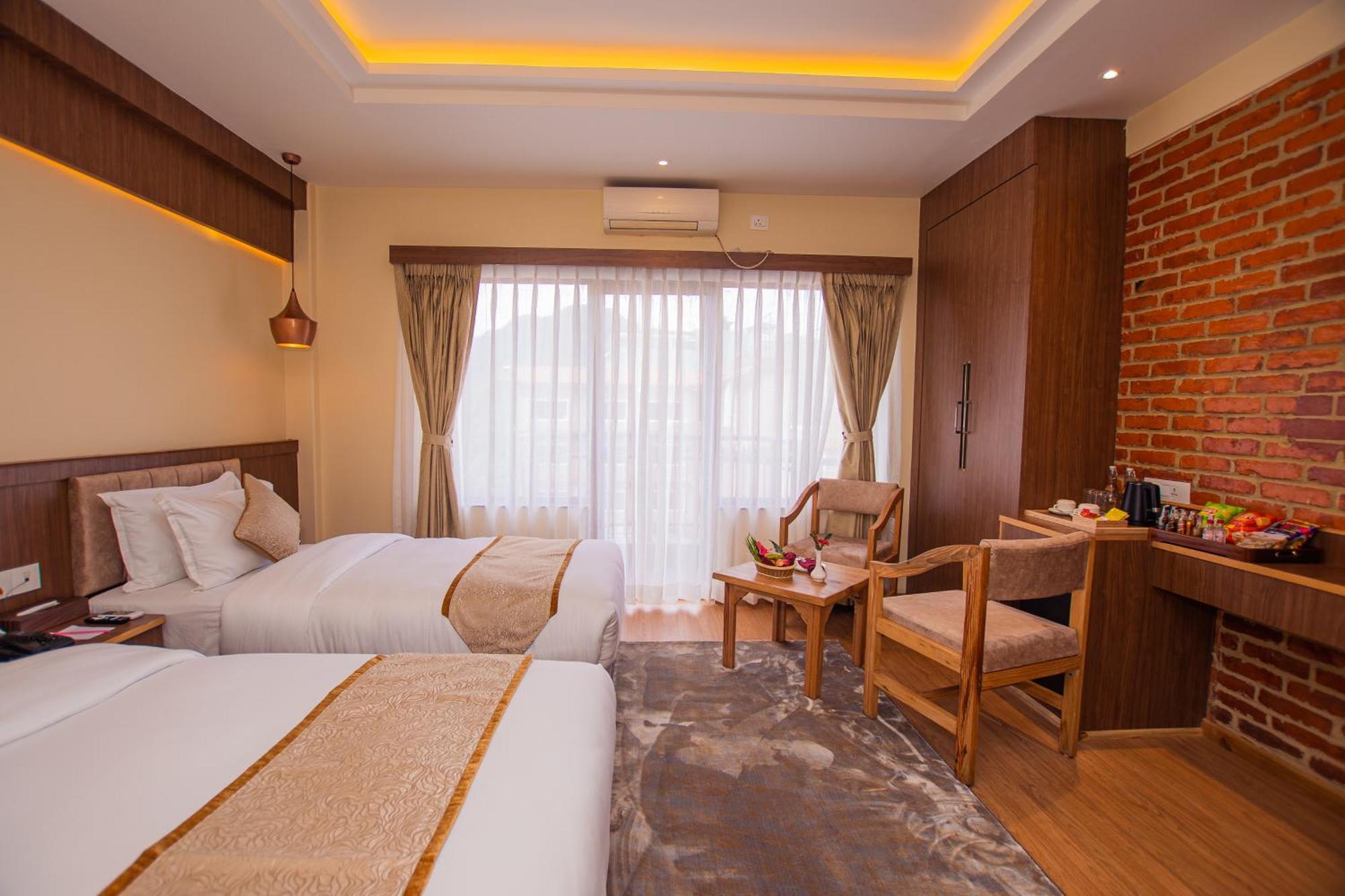 Temple Himalaya Hotel & Spa Pokhara Bagian luar foto