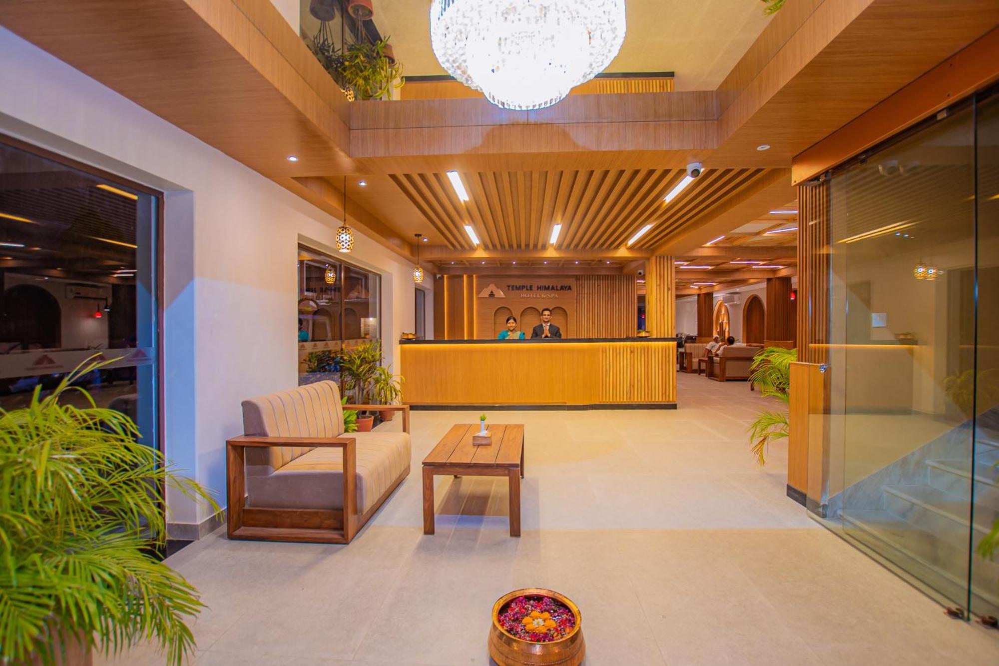 Temple Himalaya Hotel & Spa Pokhara Bagian luar foto