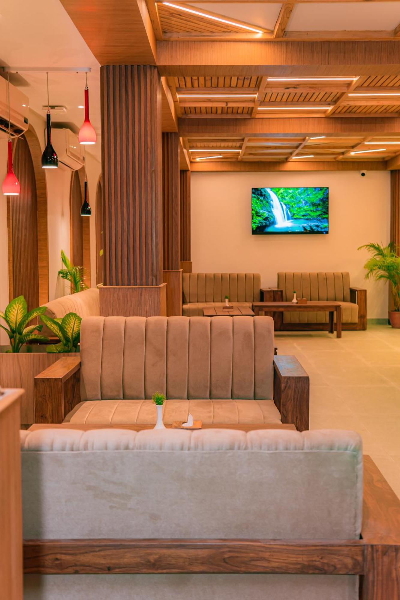 Temple Himalaya Hotel & Spa Pokhara Bagian luar foto