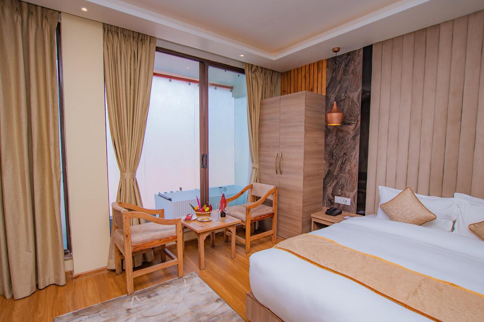 Temple Himalaya Hotel & Spa Pokhara Bagian luar foto