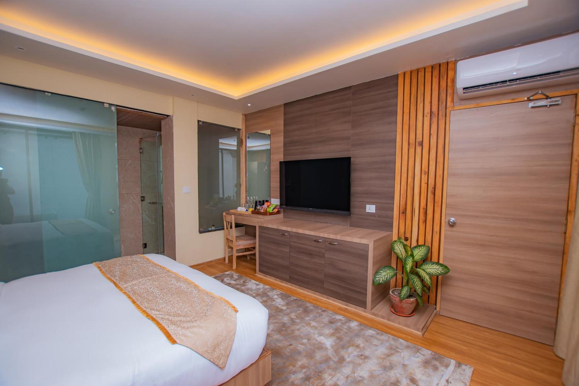 Temple Himalaya Hotel & Spa Pokhara Bagian luar foto