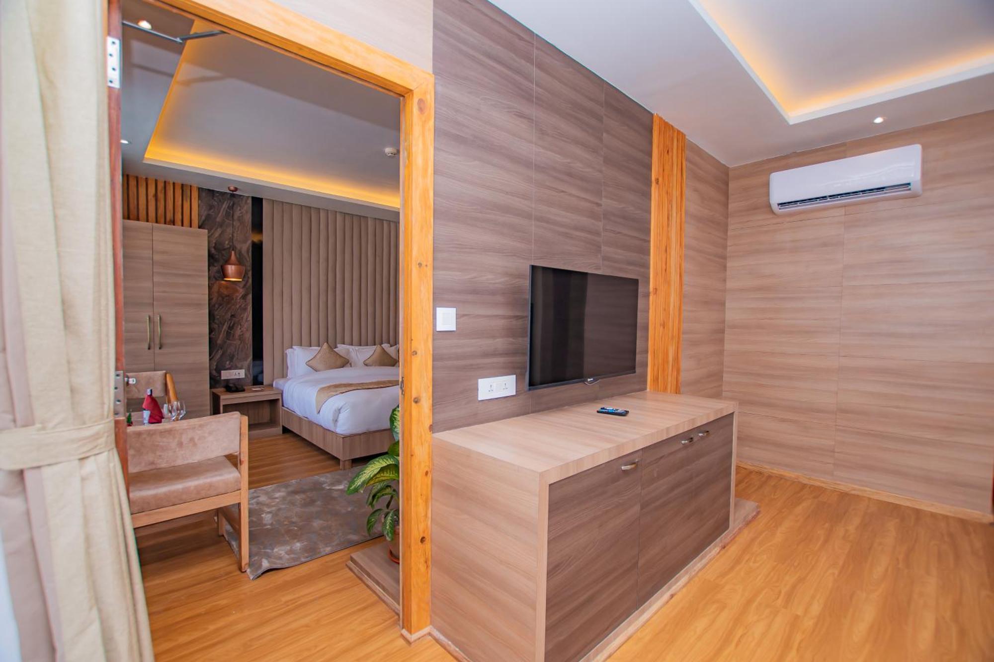 Temple Himalaya Hotel & Spa Pokhara Bagian luar foto