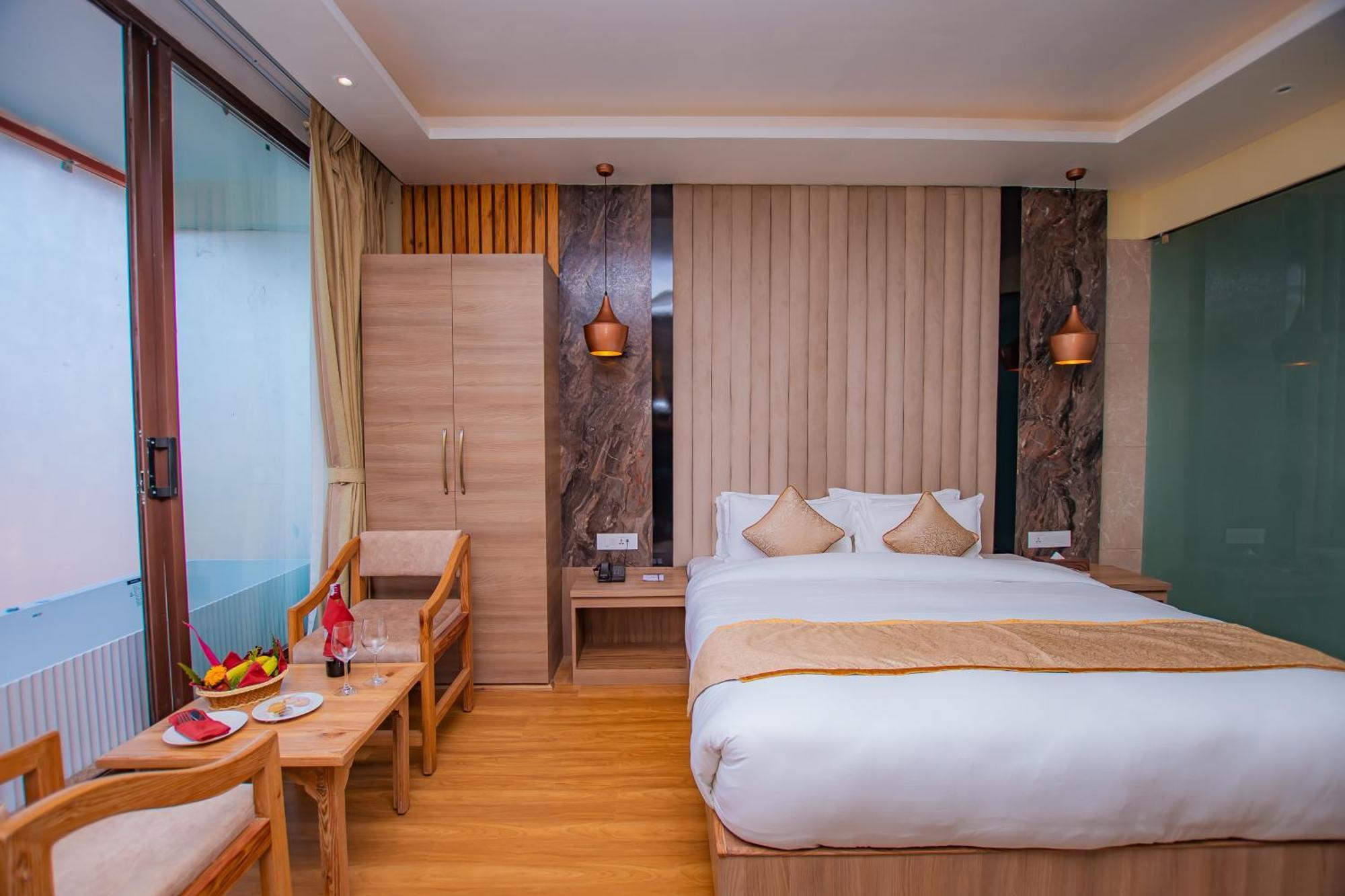 Temple Himalaya Hotel & Spa Pokhara Bagian luar foto