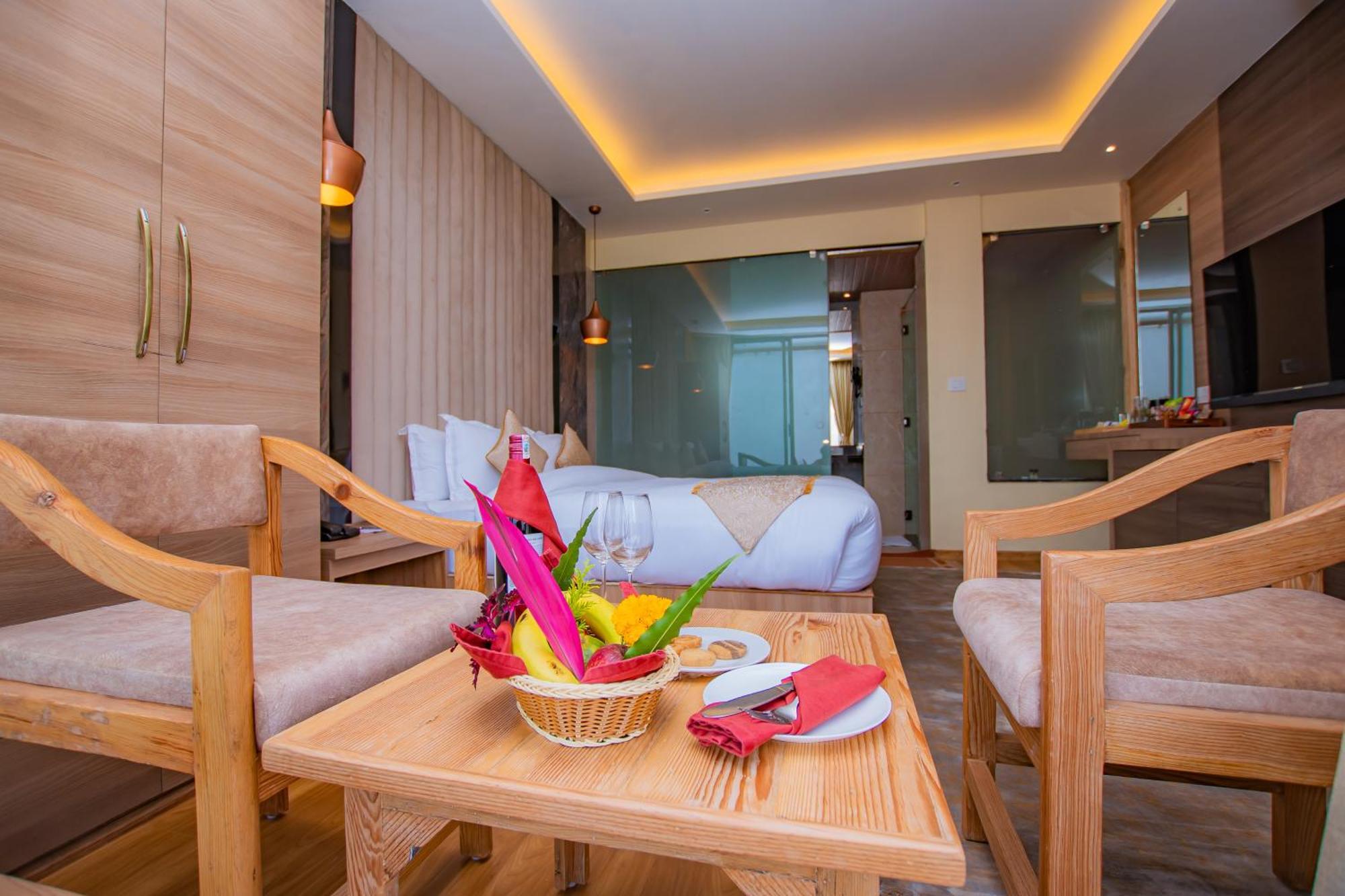 Temple Himalaya Hotel & Spa Pokhara Bagian luar foto