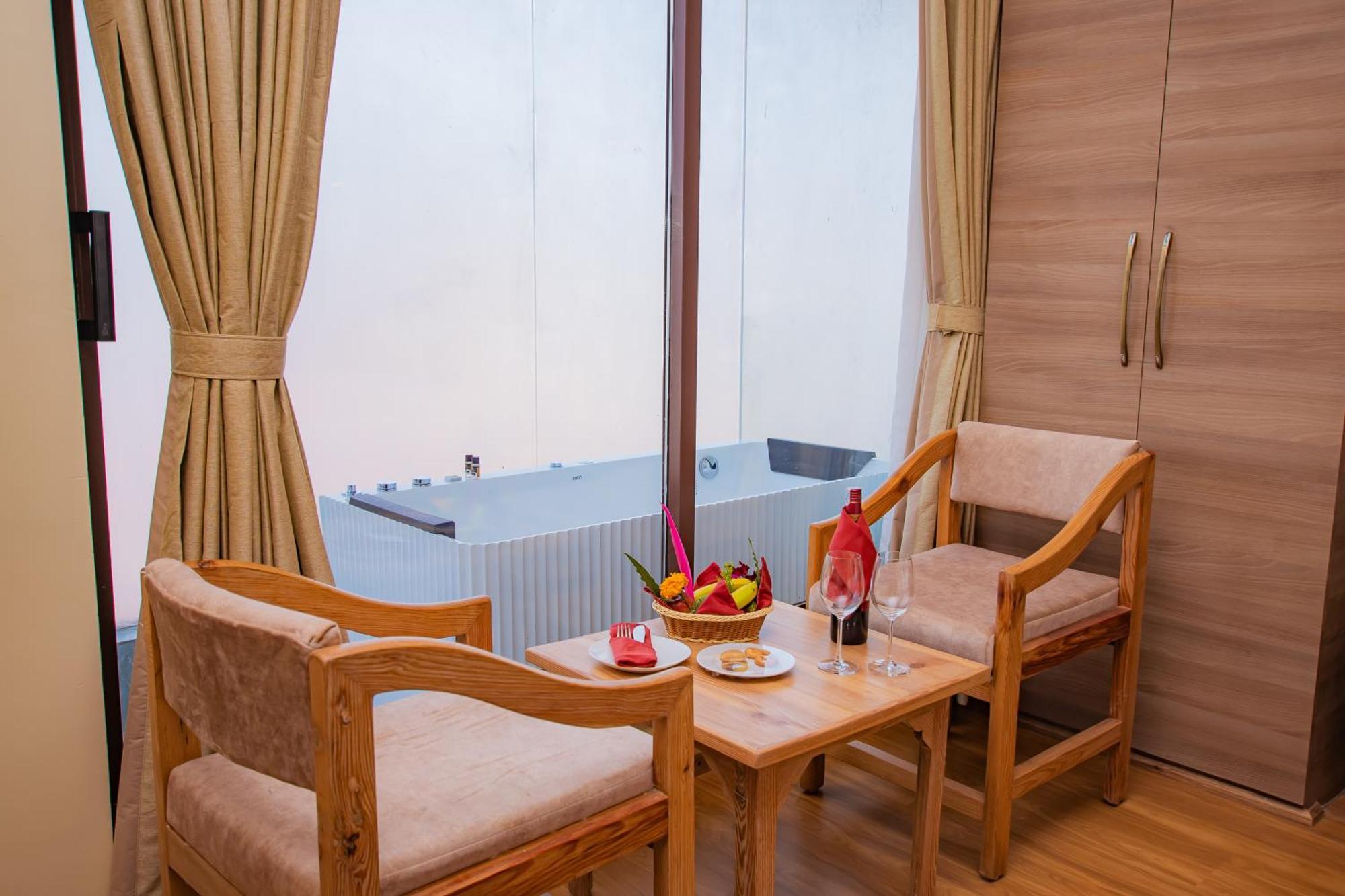 Temple Himalaya Hotel & Spa Pokhara Bagian luar foto