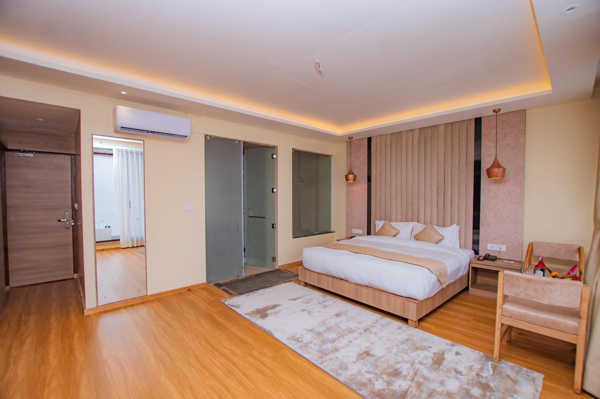 Temple Himalaya Hotel & Spa Pokhara Bagian luar foto