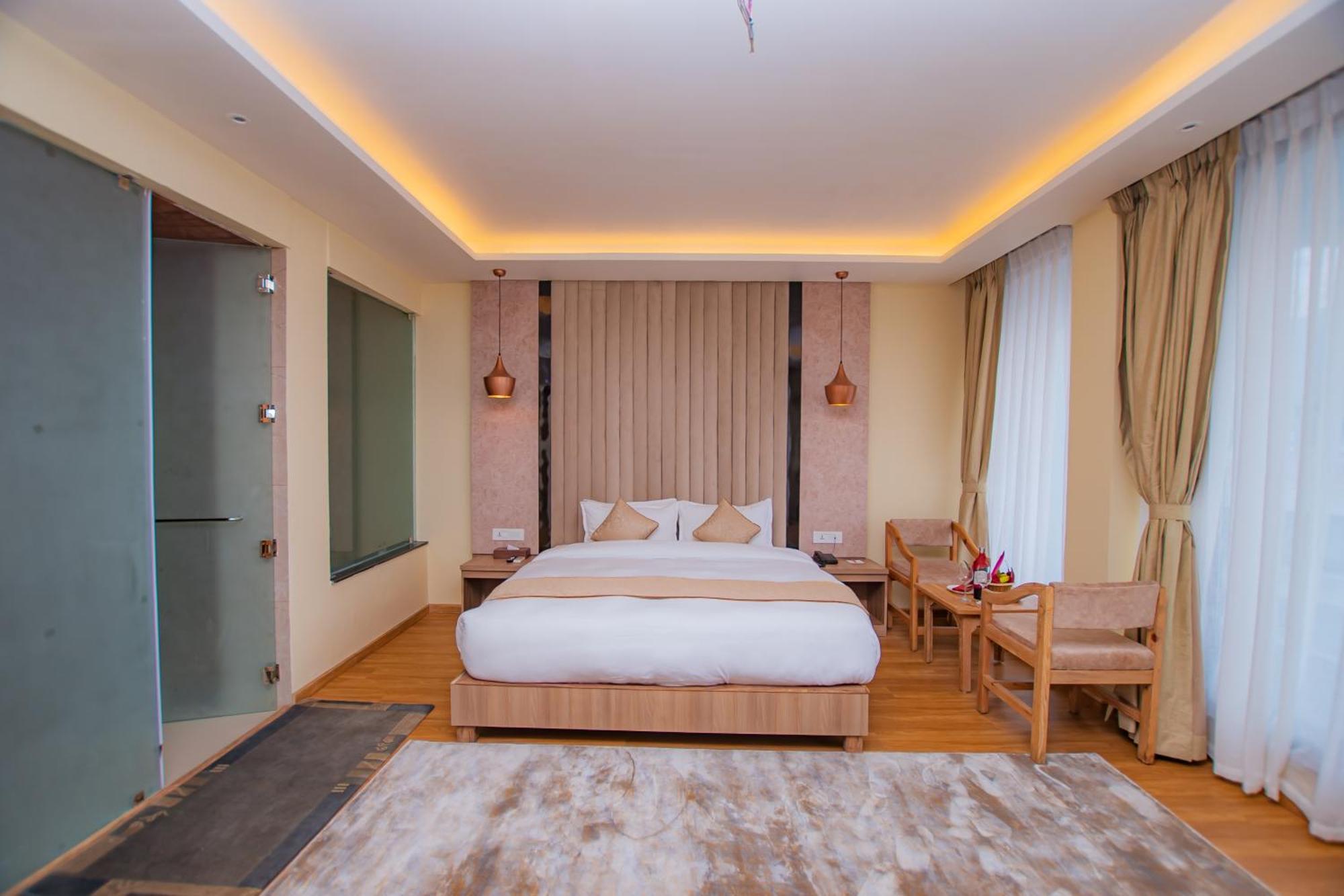 Temple Himalaya Hotel & Spa Pokhara Bagian luar foto
