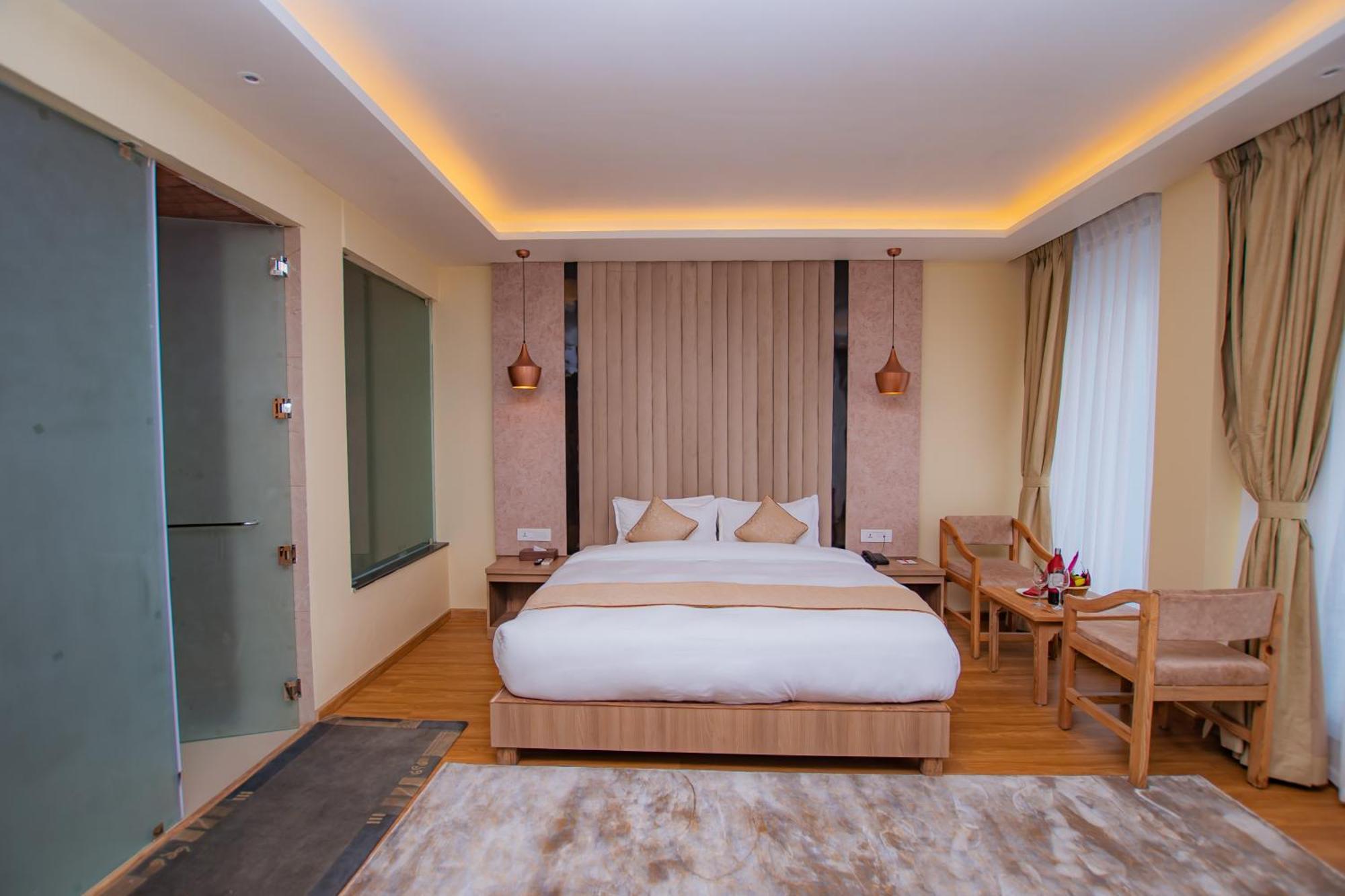 Temple Himalaya Hotel & Spa Pokhara Bagian luar foto