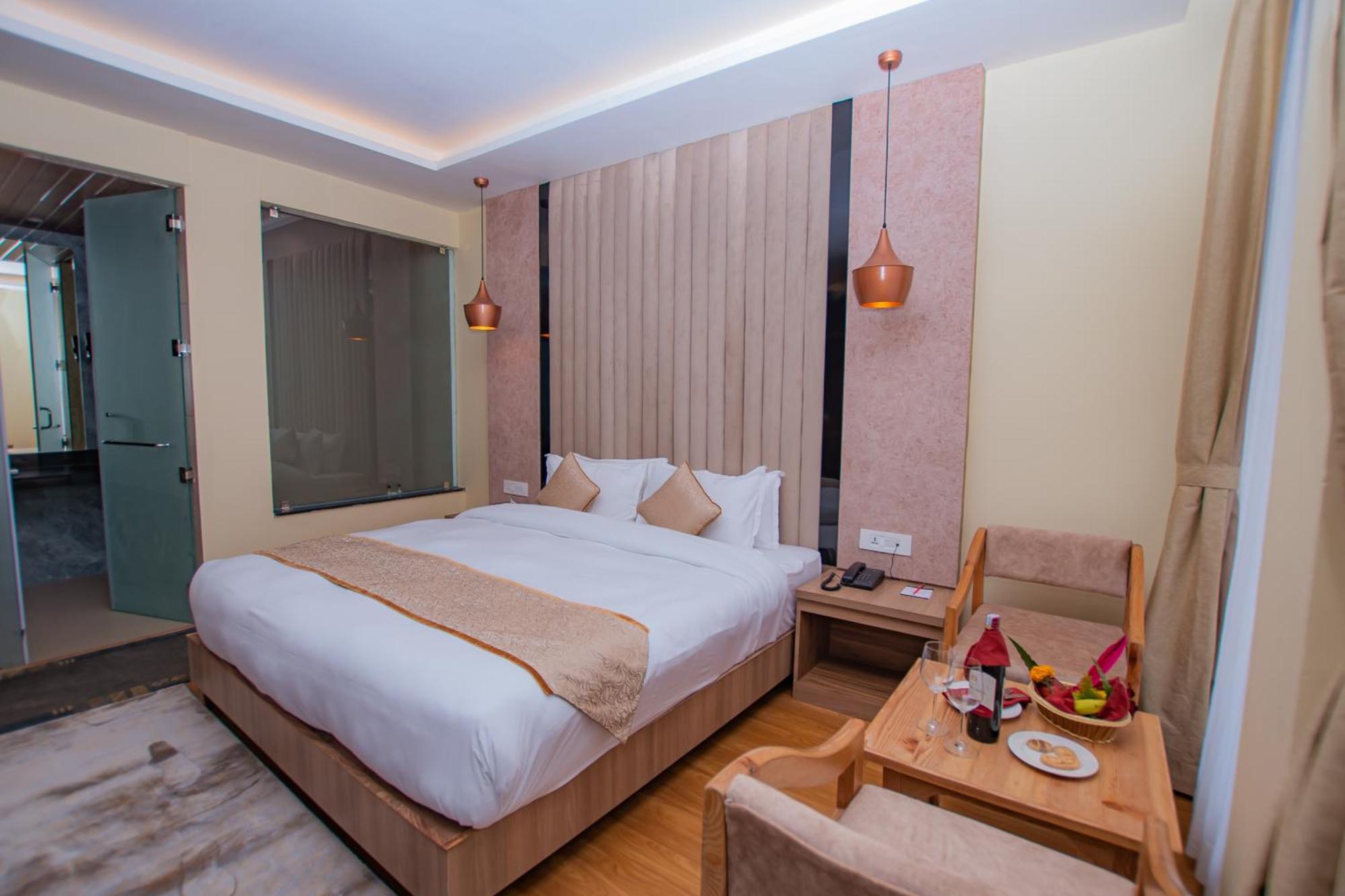 Temple Himalaya Hotel & Spa Pokhara Bagian luar foto