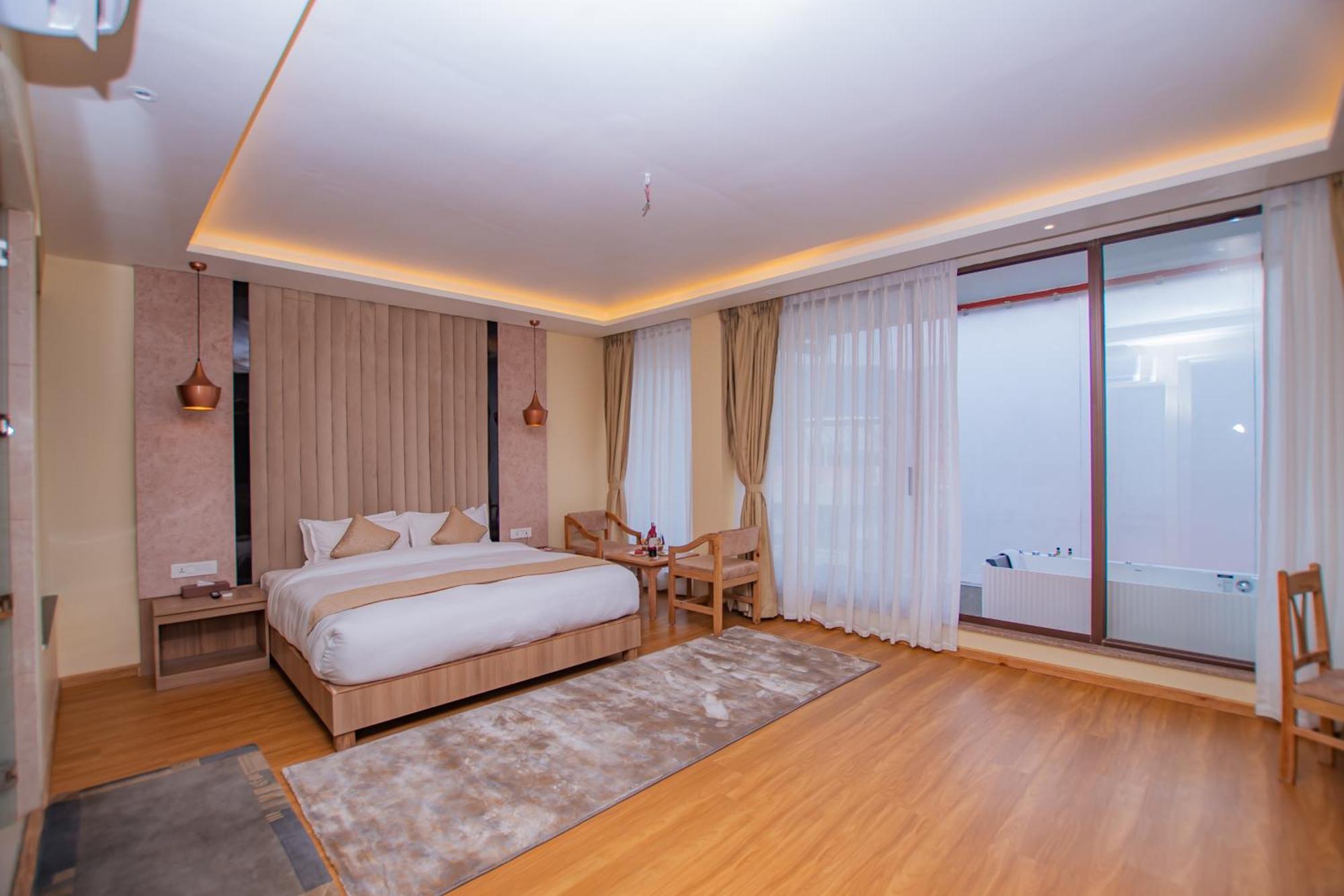 Temple Himalaya Hotel & Spa Pokhara Bagian luar foto