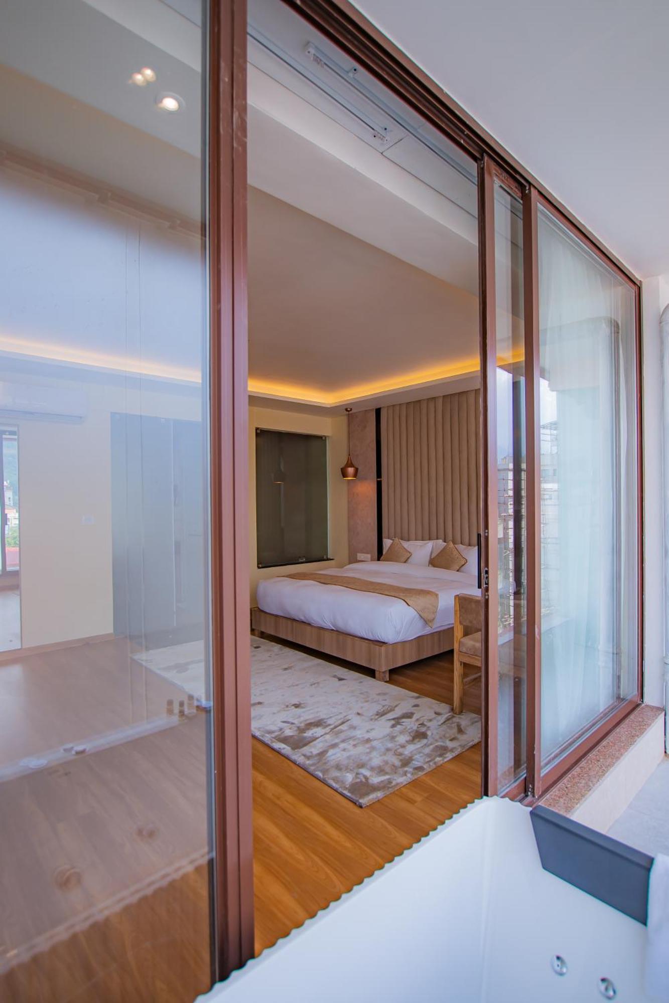 Temple Himalaya Hotel & Spa Pokhara Bagian luar foto
